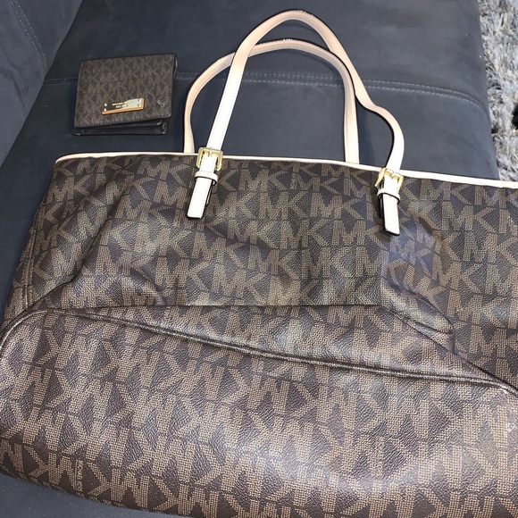 Large Michael Kors Tote - Picture 2 of 5